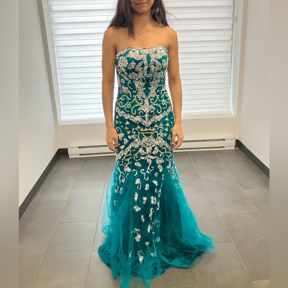 Size 6 Royal QUEEN dress Élégant Strapless Teal Dress with Silver Detailing
